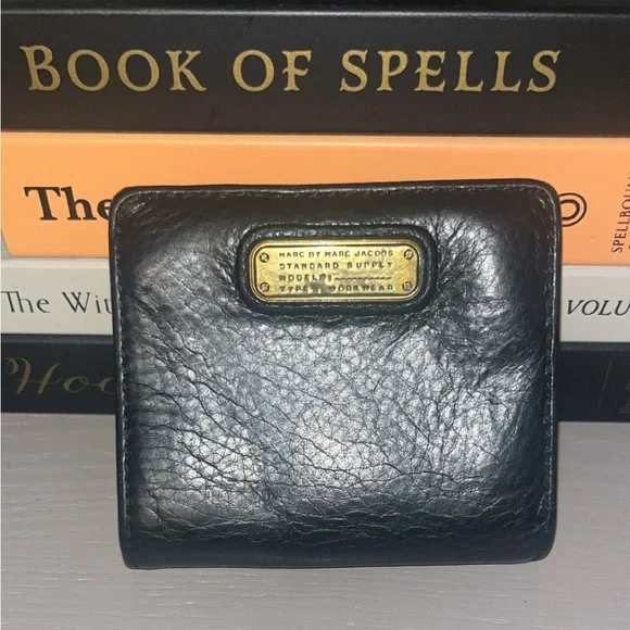 Marc by Marc Jacobs Black Leather Compact Wallet - Picture 2 of 7